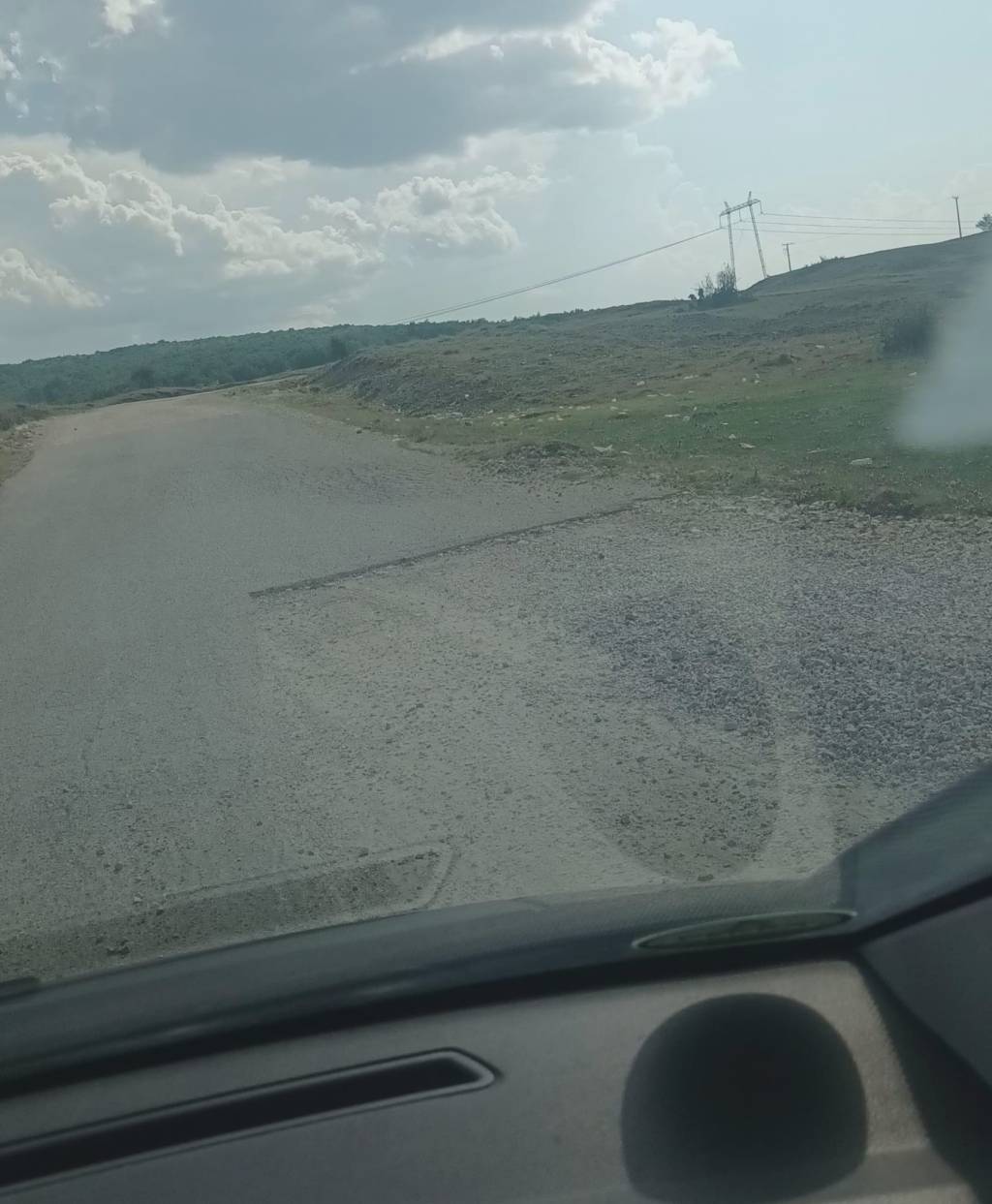 Rrugë në gjendje të rëndë në fshatin Gllanasellë